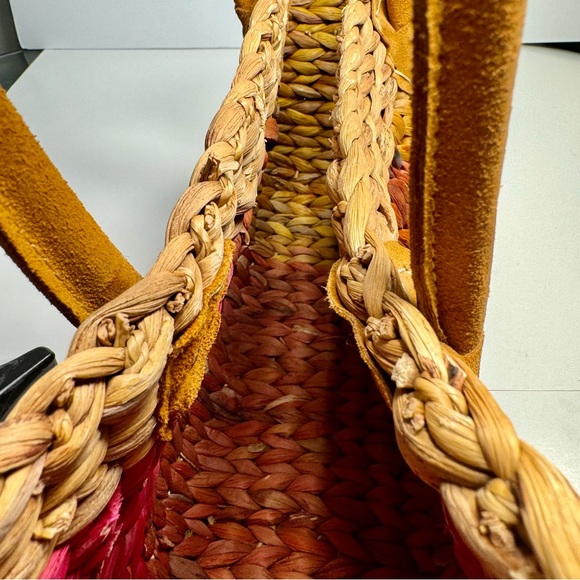 Pre-owned Vinatge Rectangular Harvest basket Bag - with Suede Handles. - Picture 11 of 16